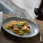 Roessl Bianco B&b&b Merano