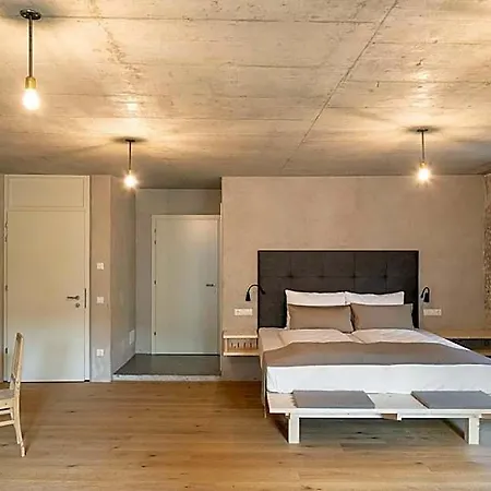 Roessl Bianco B&b&b Мерано