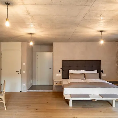 Bed & Breakfast Roessl Bianco B&b&b Meran