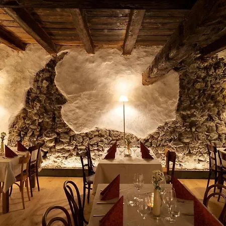 Roessl Bianco B&b&b Bed & Breakfast 3*