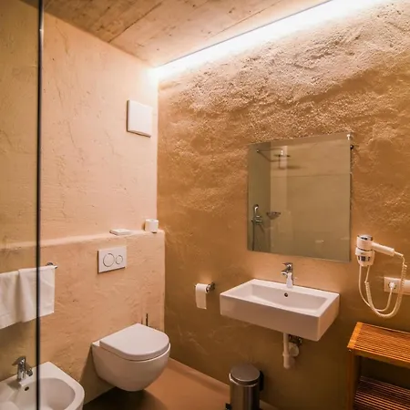 Bed & Breakfast Roessl Bianco B&b&b Meran