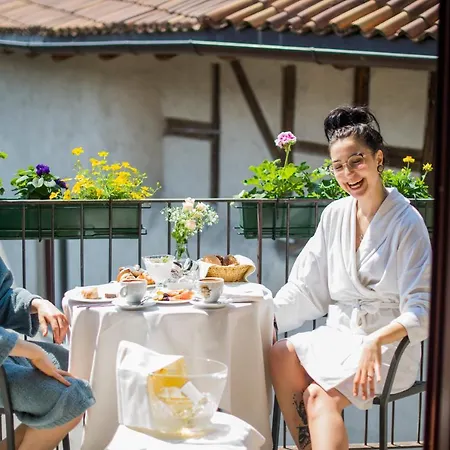 Roessl Bianco B&b&b Merano