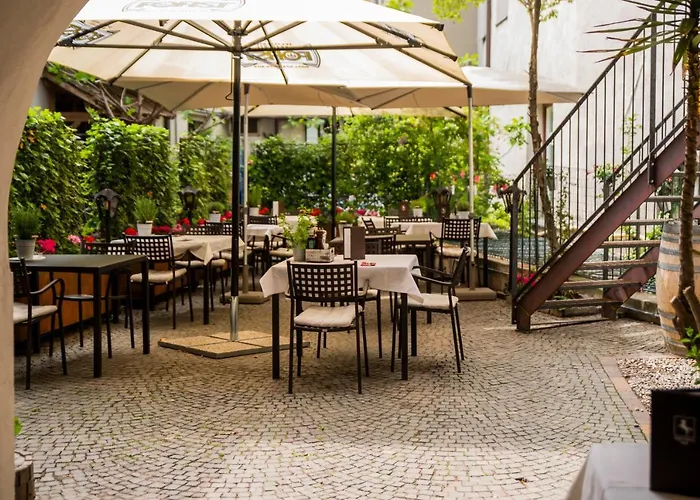 Frühstückspension Roessl Bianco B&b&b Meran