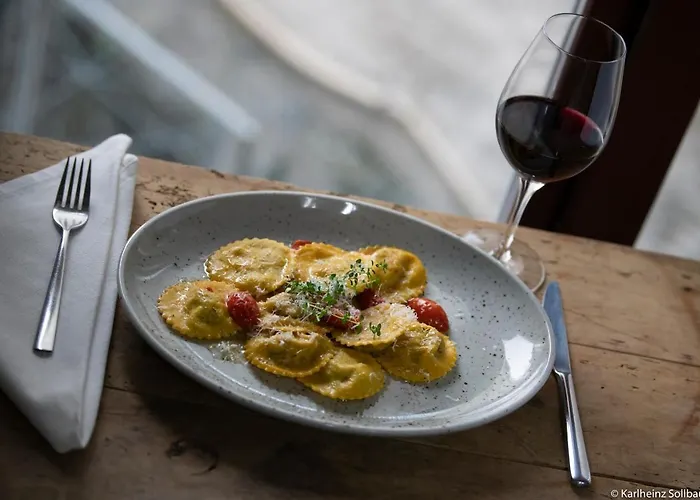 Roessl Bianco B&b&b Merano